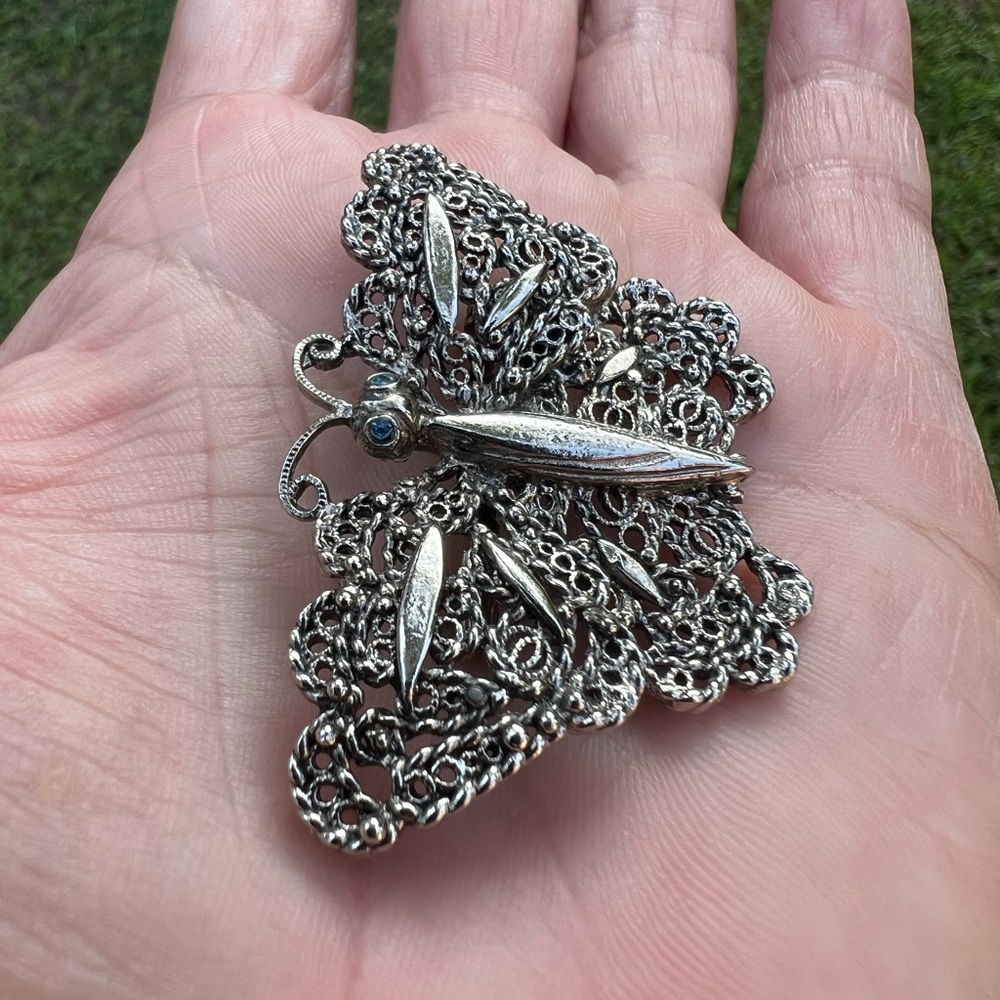 Silver-tone Filigree Blue Rhinestone Eyes Butterfly Broochđź‘ - Picture 14 of 17